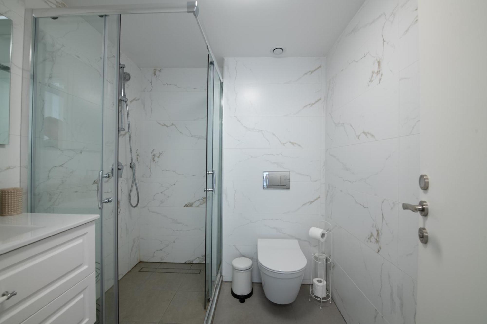 Sea Side Dream-amazing Sea View Location In Town Apartment Eilat