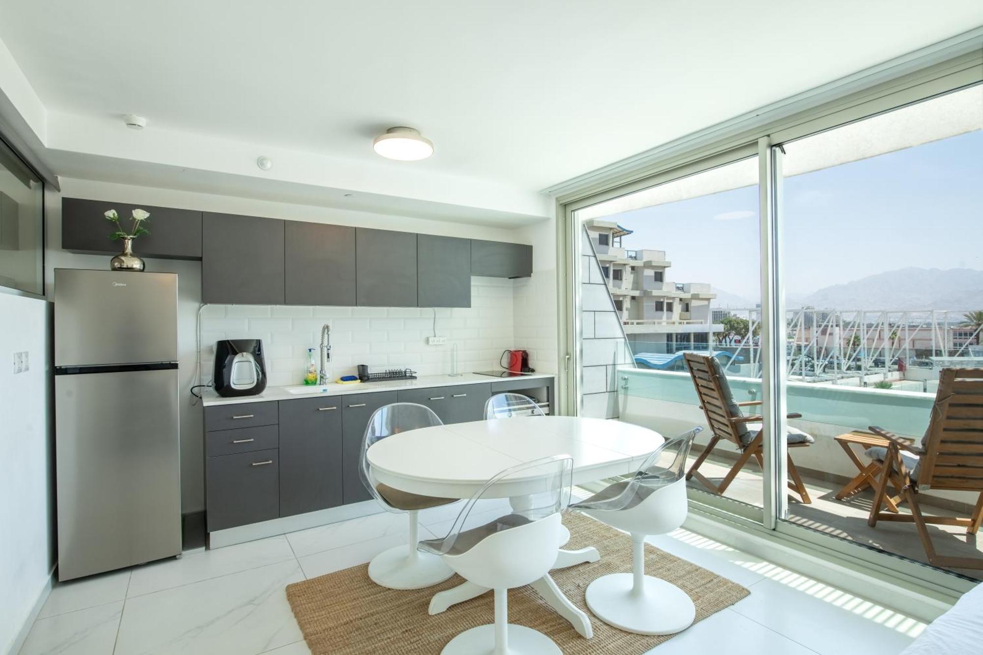 Sea Side Dream-amazing Sea View Location In Town Apartment Eilat