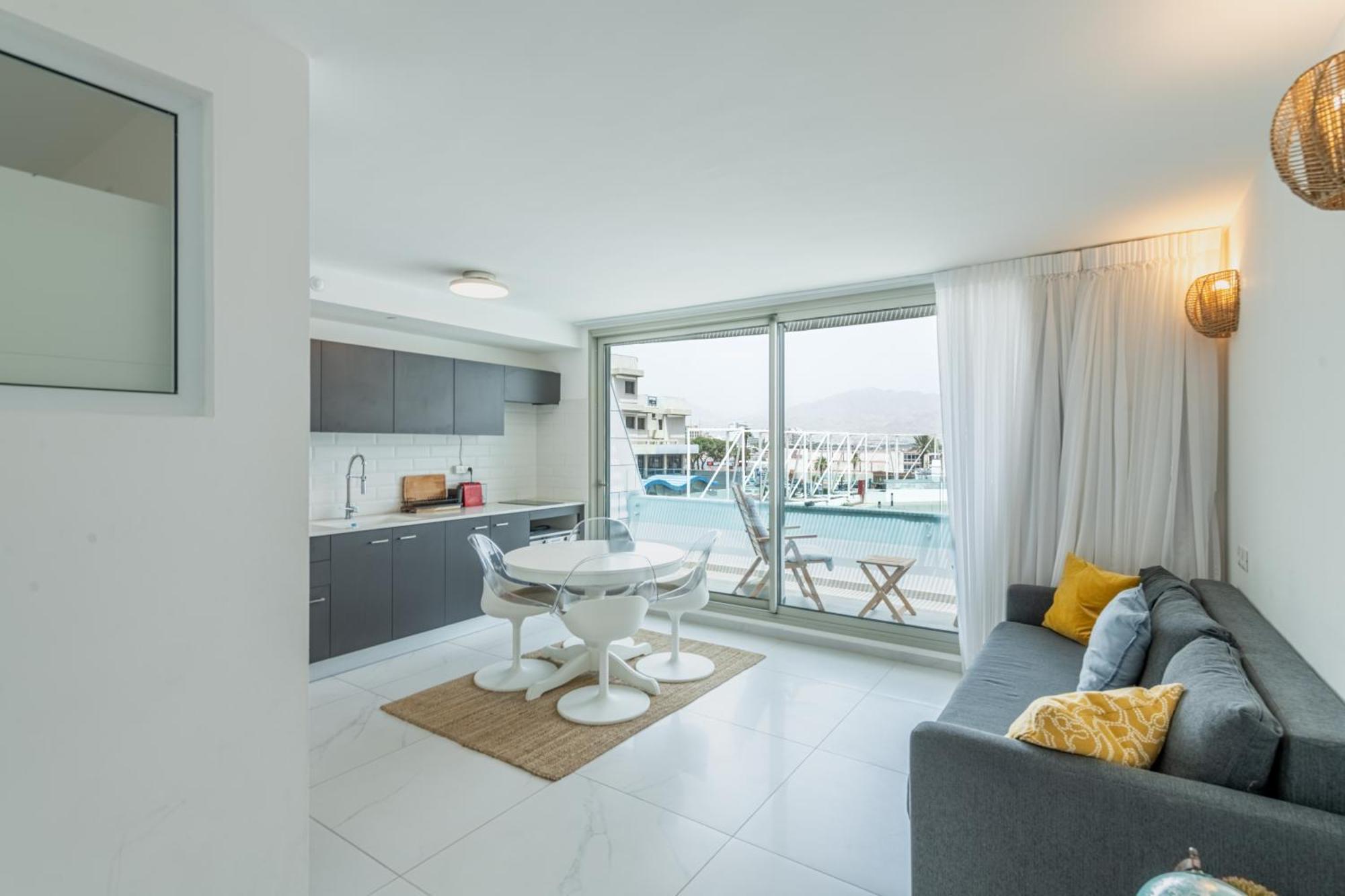 Sea Side Dream-amazing Sea View Location In Town Apartment Eilat